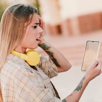 Beat-Aligned Mobile Audio Streaming with Virtual Chunks and Native Playback