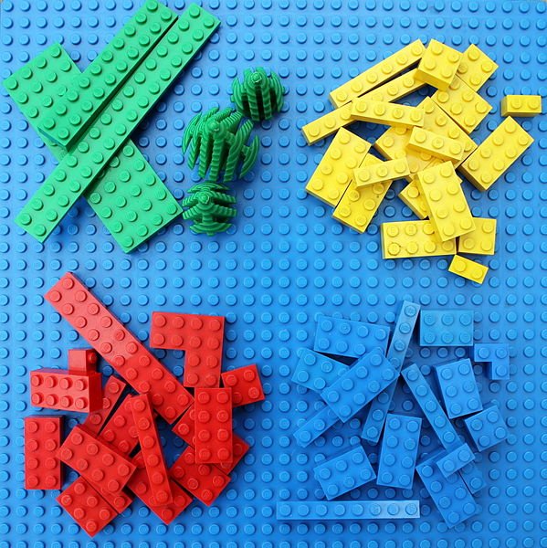599px-Lego_2014.JPG